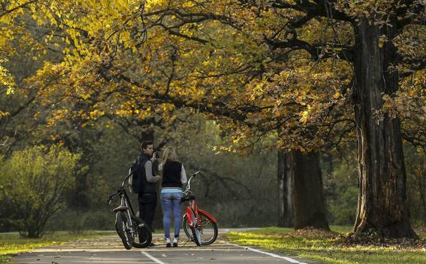 Cuándo cambian la hora este año y otras curiosidades sobre el otoño que empieza el domingo