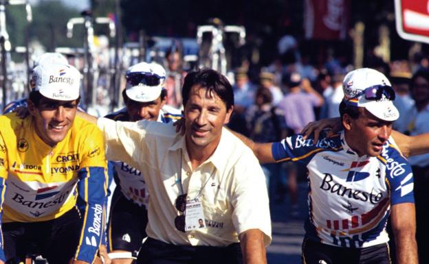 Miguel Indurain, José Miguel Echávarri y Jesús Rodríguez Magro en París. 