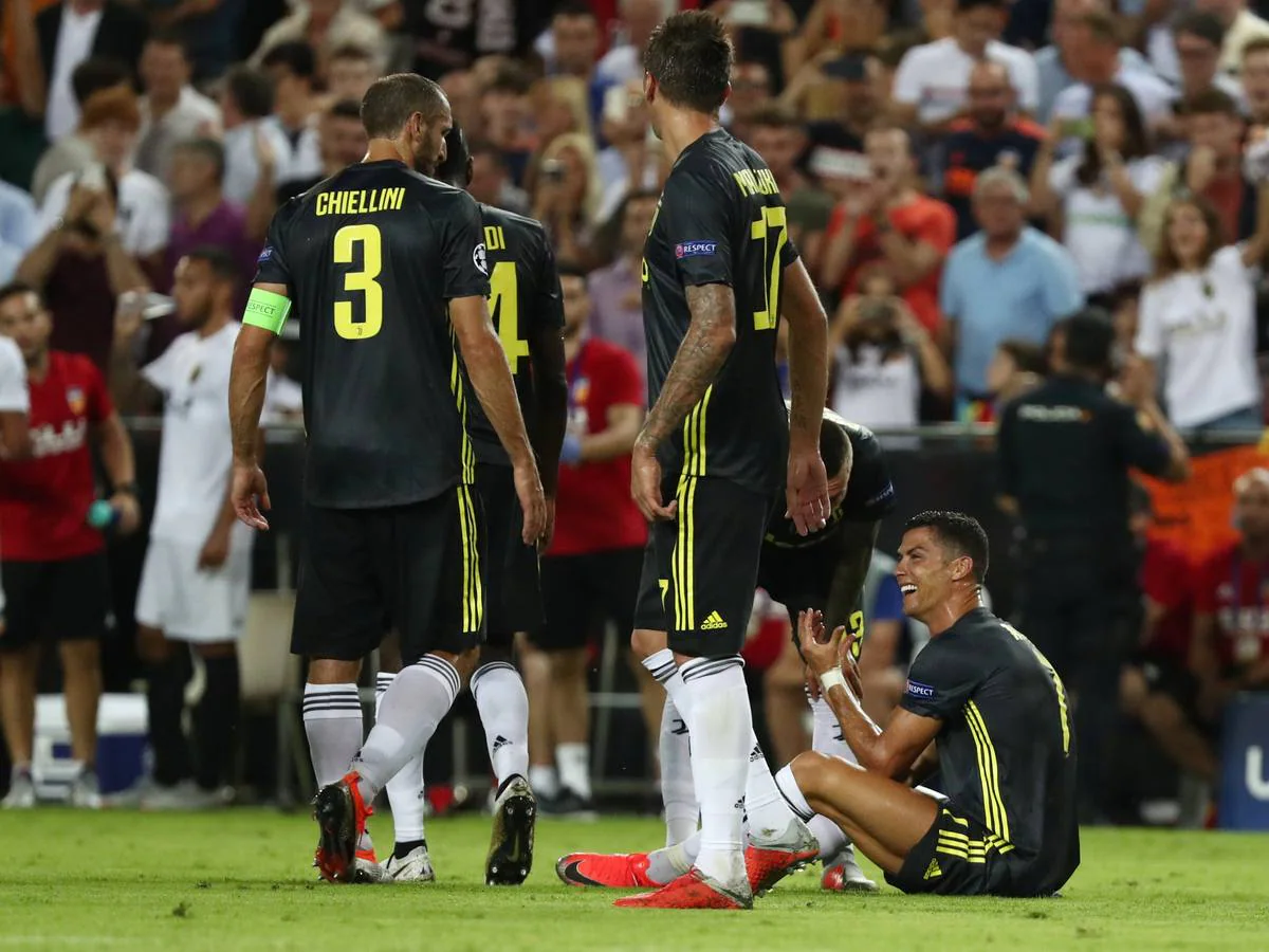 El portugués ve la roja directa por pelearse en el partido Valencia - Juventus