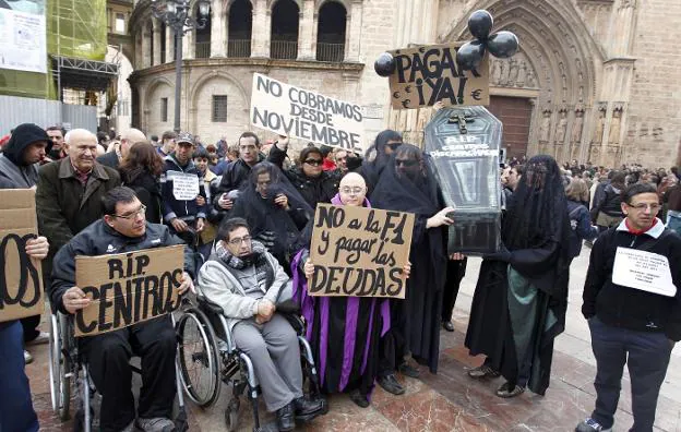 Protestas de discapacitados por impagos del anterior Consell y que se anuncian ahora de nuevo. 