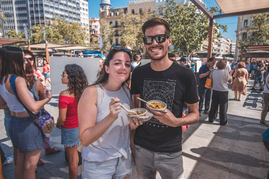 El Día Mundial de la Paella se ha celebrado en la plaza del Ayuntamiento de Valencia con una degustación de 9 paellas diferentes. El World Paella Day pretende dar prestigio a uno de los platos más conocidos de la gastronomía de todo el mundo y proyectar la ciudad de Valencia como destino turístico internacional. 