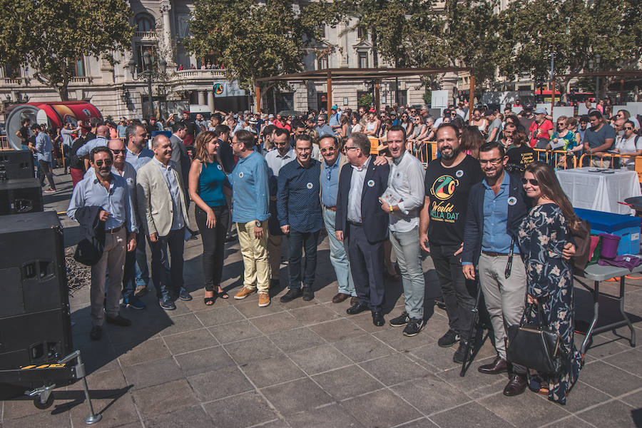 El Día Mundial de la Paella se ha celebrado en la plaza del Ayuntamiento de Valencia con una degustación de 9 paellas diferentes. El World Paella Day pretende dar prestigio a uno de los platos más conocidos de la gastronomía de todo el mundo y proyectar la ciudad de Valencia como destino turístico internacional. 