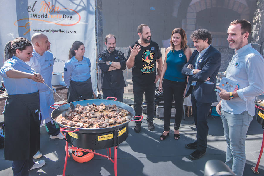 El Día Mundial de la Paella se ha celebrado en la plaza del Ayuntamiento de Valencia con una degustación de 9 paellas diferentes. El World Paella Day pretende dar prestigio a uno de los platos más conocidos de la gastronomía de todo el mundo y proyectar la ciudad de Valencia como destino turístico internacional. 