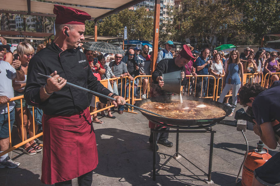 El Día Mundial de la Paella se ha celebrado en la plaza del Ayuntamiento de Valencia con una degustación de 9 paellas diferentes. El World Paella Day pretende dar prestigio a uno de los platos más conocidos de la gastronomía de todo el mundo y proyectar la ciudad de Valencia como destino turístico internacional. 