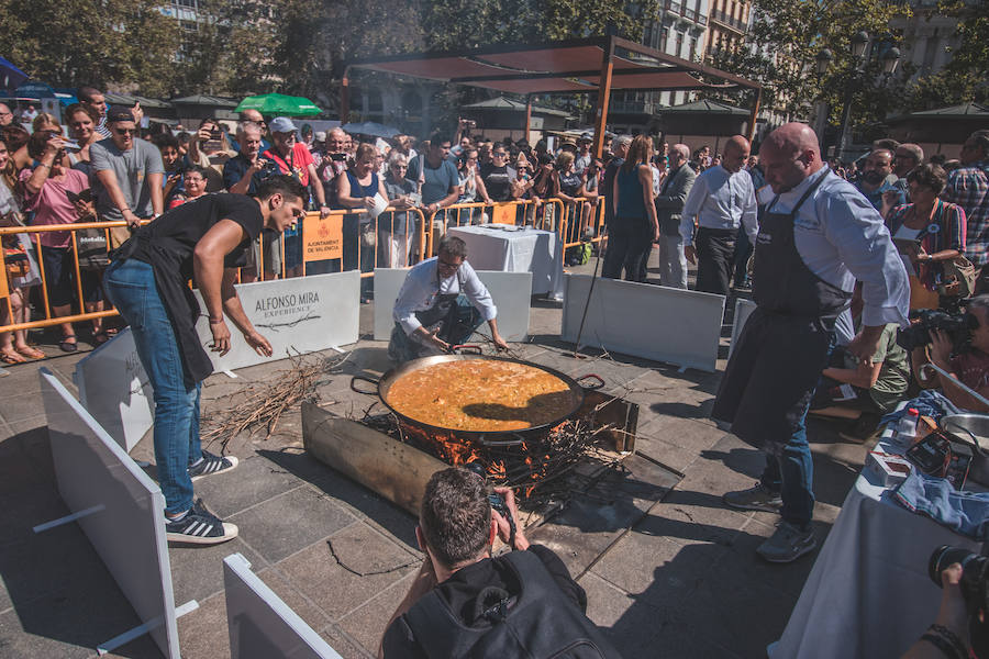 El Día Mundial de la Paella se ha celebrado en la plaza del Ayuntamiento de Valencia con una degustación de 9 paellas diferentes. El World Paella Day pretende dar prestigio a uno de los platos más conocidos de la gastronomía de todo el mundo y proyectar la ciudad de Valencia como destino turístico internacional. 