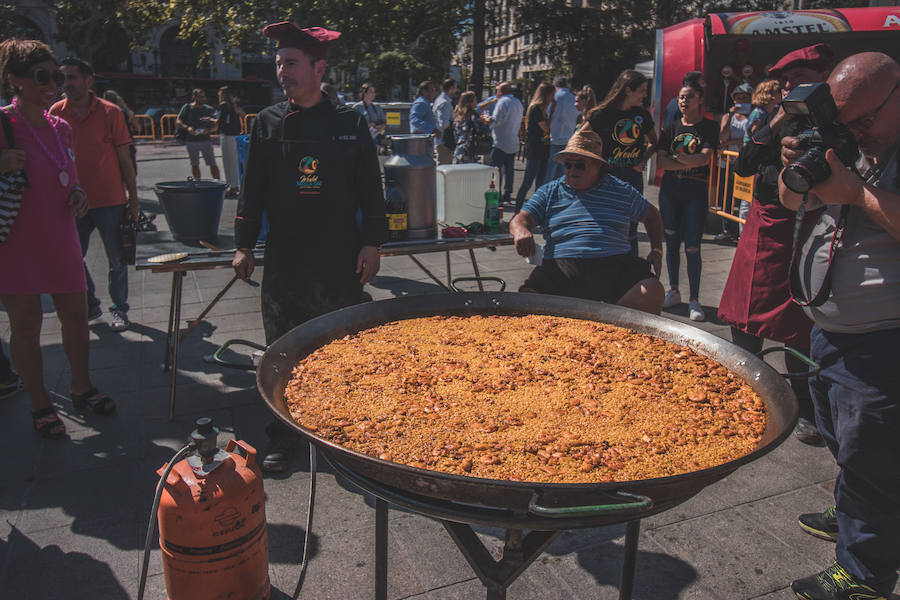 El Día Mundial de la Paella se ha celebrado en la plaza del Ayuntamiento de Valencia con una degustación de 9 paellas diferentes. El World Paella Day pretende dar prestigio a uno de los platos más conocidos de la gastronomía de todo el mundo y proyectar la ciudad de Valencia como destino turístico internacional. 