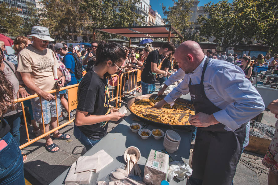 El Día Mundial de la Paella se ha celebrado en la plaza del Ayuntamiento de Valencia con una degustación de 9 paellas diferentes. El World Paella Day pretende dar prestigio a uno de los platos más conocidos de la gastronomía de todo el mundo y proyectar la ciudad de Valencia como destino turístico internacional. 