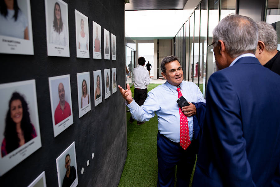La tonadillera reaparece en público en un acto publicitario.
