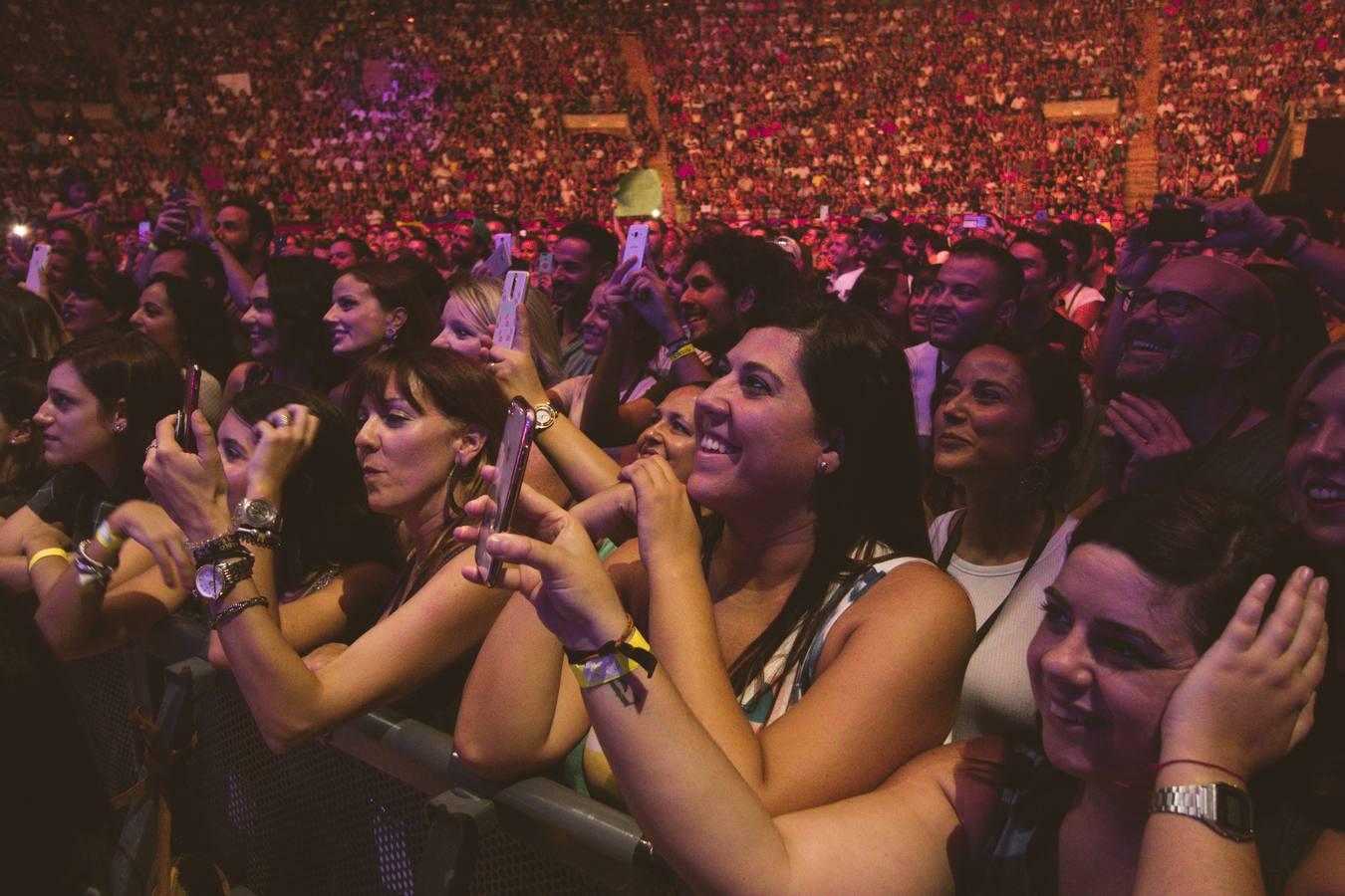 Fotos: Pablo López emociona a más de 7.000 almas en Valencia