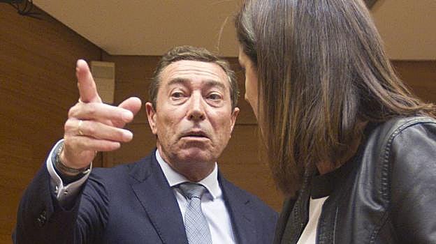 Flores, durante una comparecencia en Les Corts por el accidente de metro. 