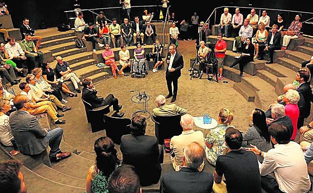 El presidente de la Diputación, César Sánchez, durante la presentación de la Orquesta ADDA Simfònica.