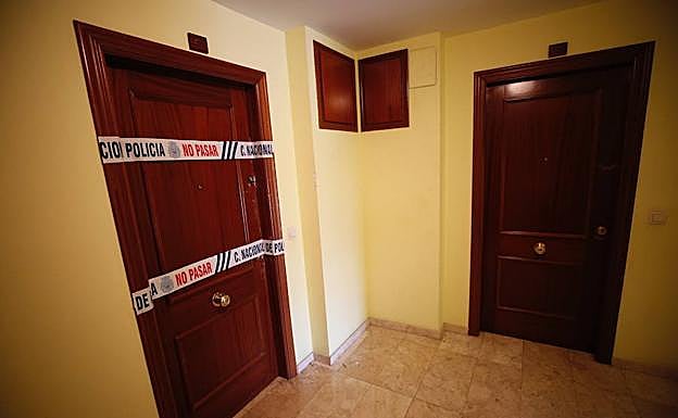 La finca ubicada en la calle Río Adra, donde han ocurrido los hechos. 