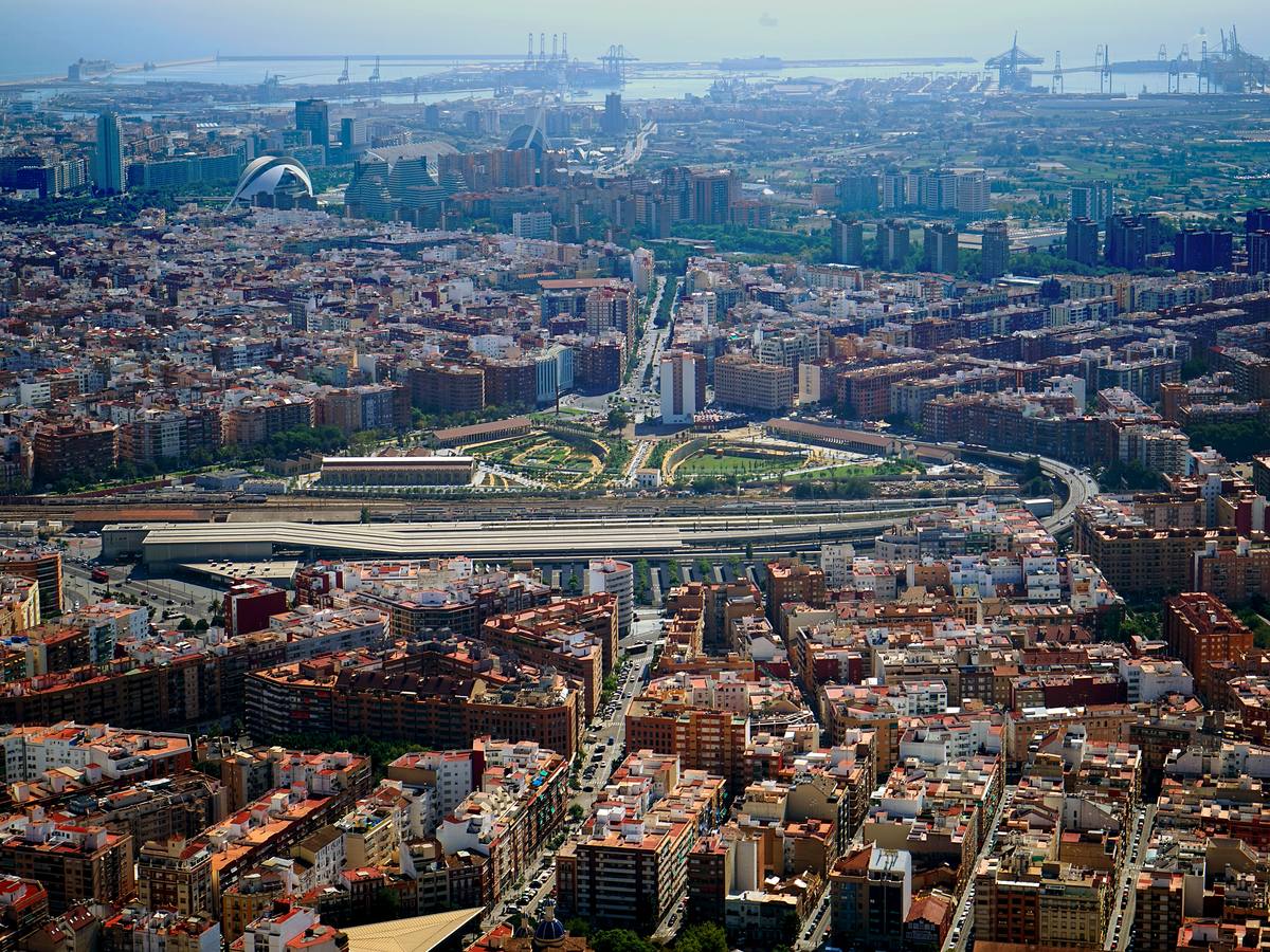 El Parque Central de Valencia comienza a ser una realidad. El avance de las obras ya permite ver cómo será uno de los pulmones de la ciudad y otro punto de encuentro para el deporte y el ocio.