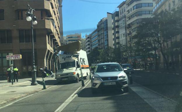 Una imagen del camión en el control de galibo. 