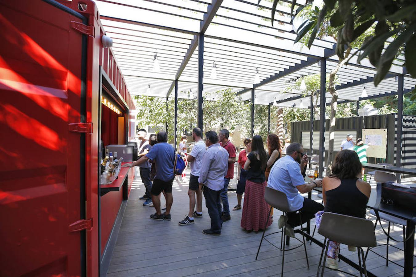 El antiguo convento de San José y Santa Teresa del barrio del Carmen abre hoy sábado 29 sus puertas al público, convertido en el nuevo centro cultural y de ocio referente en el corazón de la ciudad. El espacio dedicado, anteriormente, a la oración y clausura, llevaba diez años cerrado y se ha reconvertido en un hotel y espacio gastronómico y cultural. 