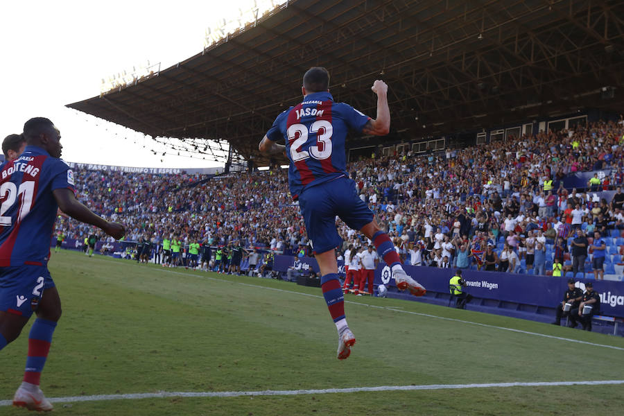 Estas son las mejores imágenes que deja el partido de la jornada 7 de la Liga ern el Ciutat de València