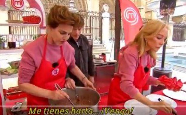 Las dos concursantes de MasterChef Celebrity durante la prueba grupal en León 