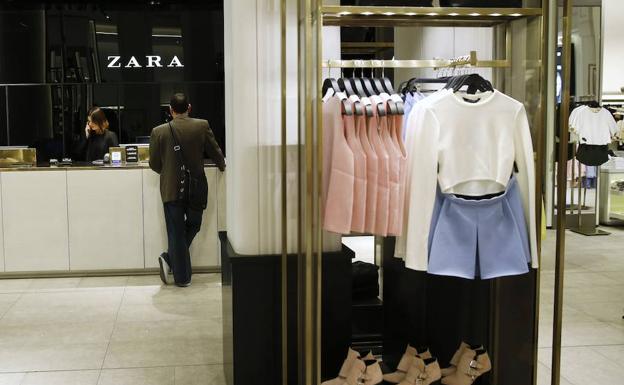 El interior de una tienda de Zara.