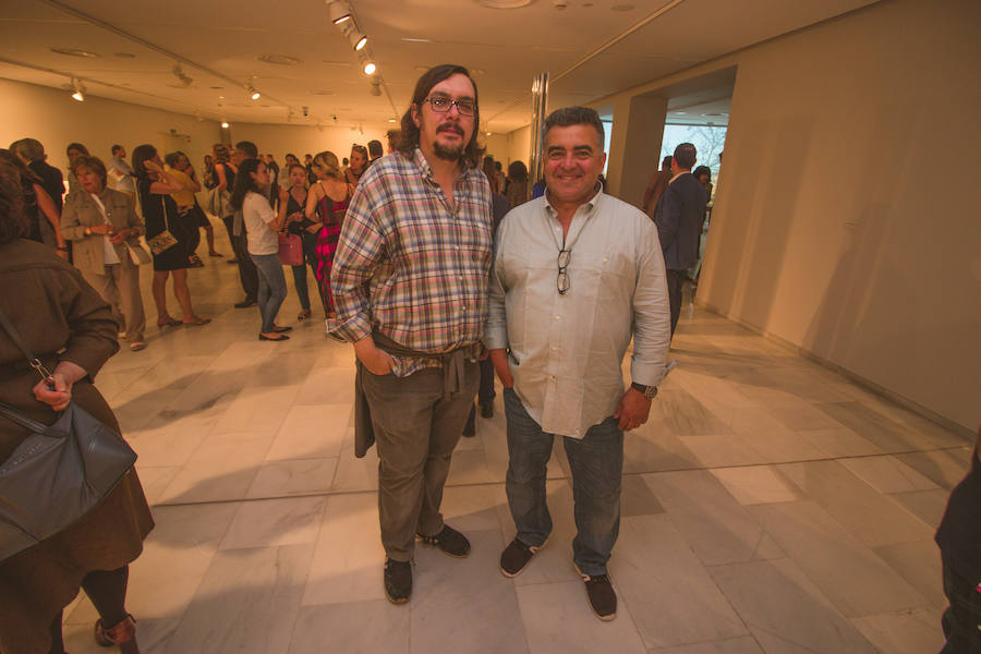 La exposición 'Alfaro. Laboratorio de formas escultóricas', la retrospectiva que recorre en la Fundación Bancaja de Valencia los más de 50 años de trabajo del escultor valenciano, acerca al público no solo a su obra y a su «exceso de creatividad» sino también a su faceta de artista «investigador» de formas y materiales, a su «curiosidad infinita», a su «imaginación escultórica», a su «interés por el espacio público» y a su «compromiso con la colectividad». La muestra se podrá visitar hasta el próximo 3 de febrero.