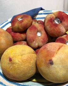 Imagen secundaria 2 - Algunas de las frutas y hortalizas que la pastelería ofrece para vender por Sant Donís. 