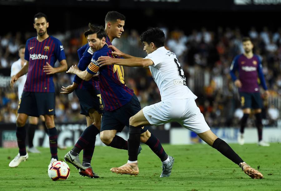 Estas son las mejores imágenes que deja el partido de la octava jornada en un Mestalla rebosante de aficionados