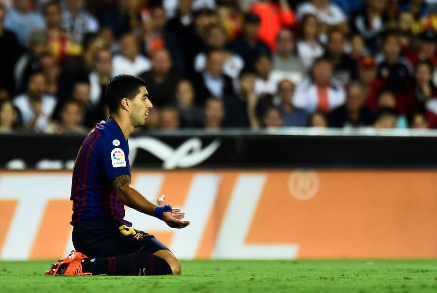 Estas son las mejores imágenes que deja el partido de la octava jornada en un Mestalla rebosante de aficionados