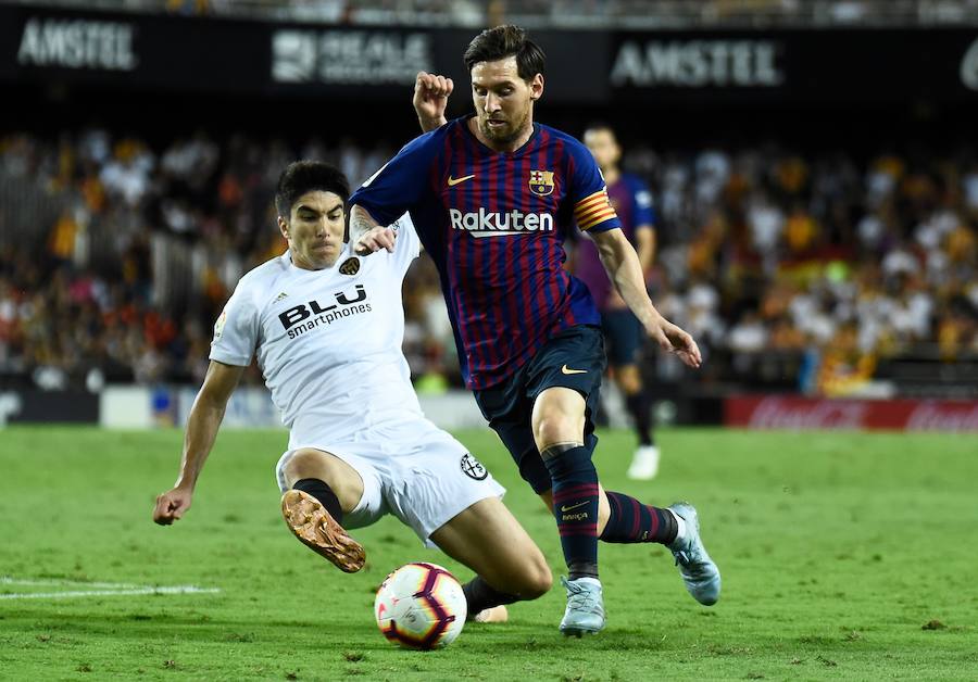 Estas son las mejores imágenes que deja el partido de la octava jornada en un Mestalla rebosante de aficionados