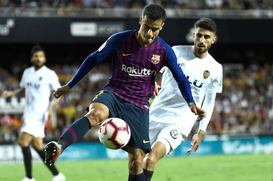 Estas son las mejores imágenes que deja el partido de la octava jornada en un Mestalla rebosante de aficionados