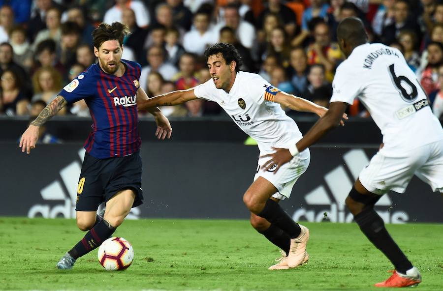 Estas son las mejores imágenes que deja el partido de la octava jornada en un Mestalla rebosante de aficionados