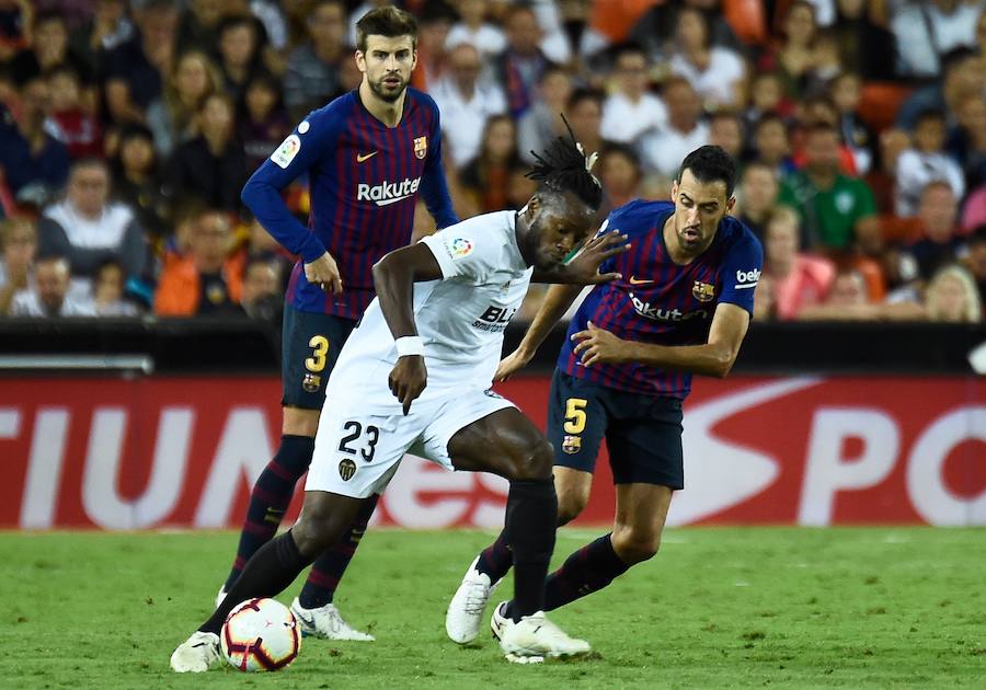 Estas son las mejores imágenes que deja el partido de la octava jornada en un Mestalla rebosante de aficionados