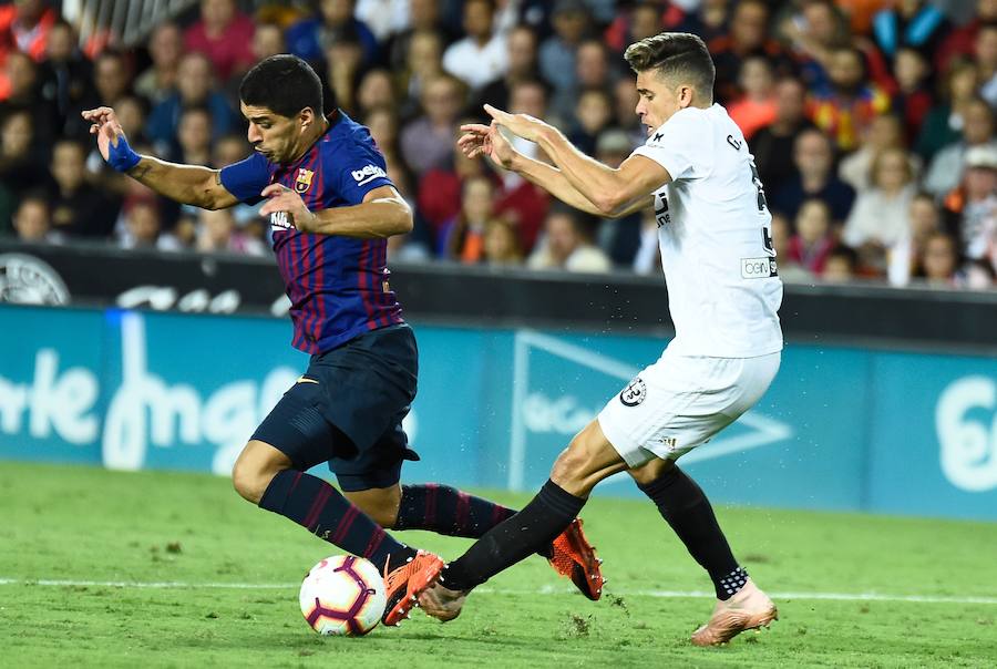 Estas son las mejores imágenes que deja el partido de la octava jornada en un Mestalla rebosante de aficionados