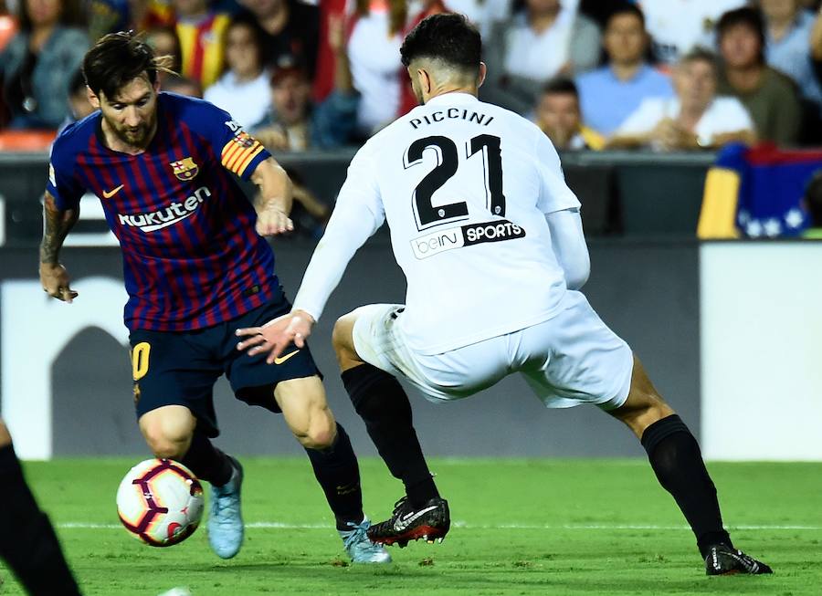 Estas son las mejores imágenes que deja el partido de la octava jornada en un Mestalla rebosante de aficionados