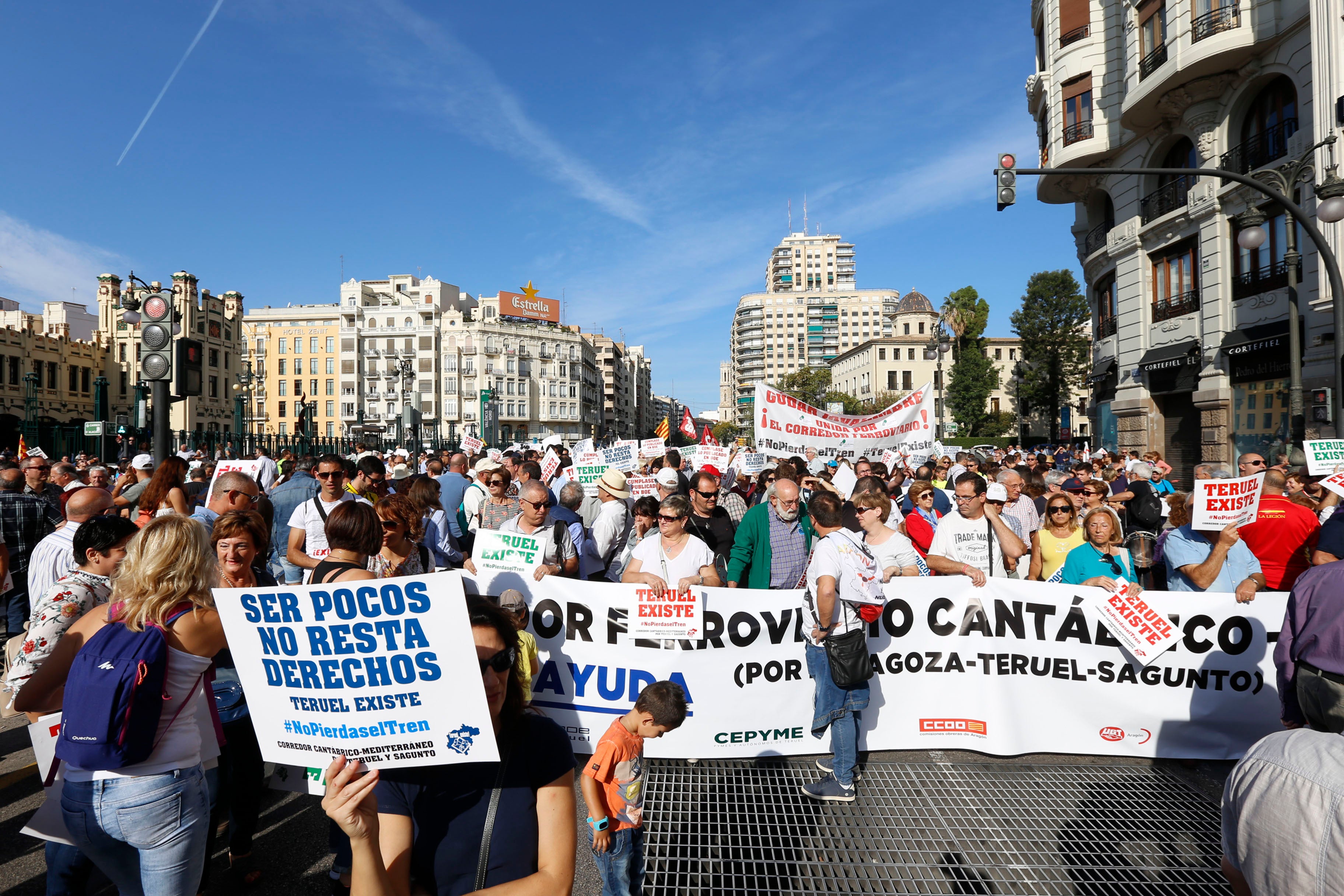 Fotos: Manifestación por el Corredor Cantábrico-Mediterráneo en Valencia