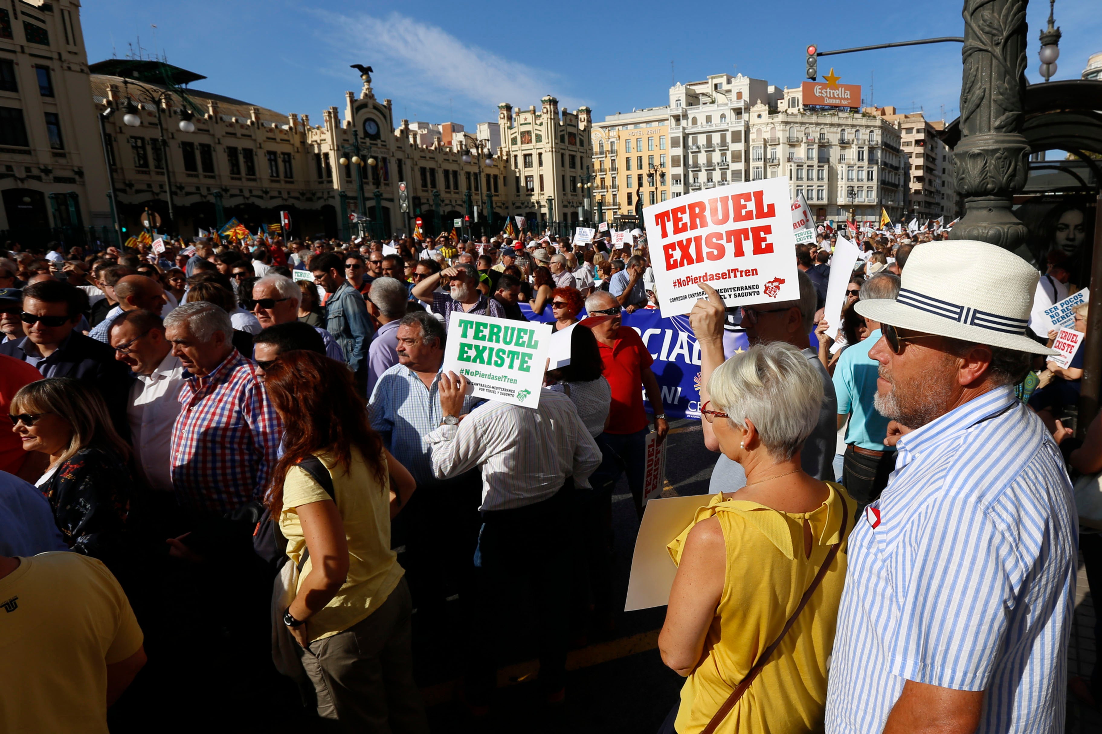 Fotos: Manifestación por el Corredor Cantábrico-Mediterráneo en Valencia