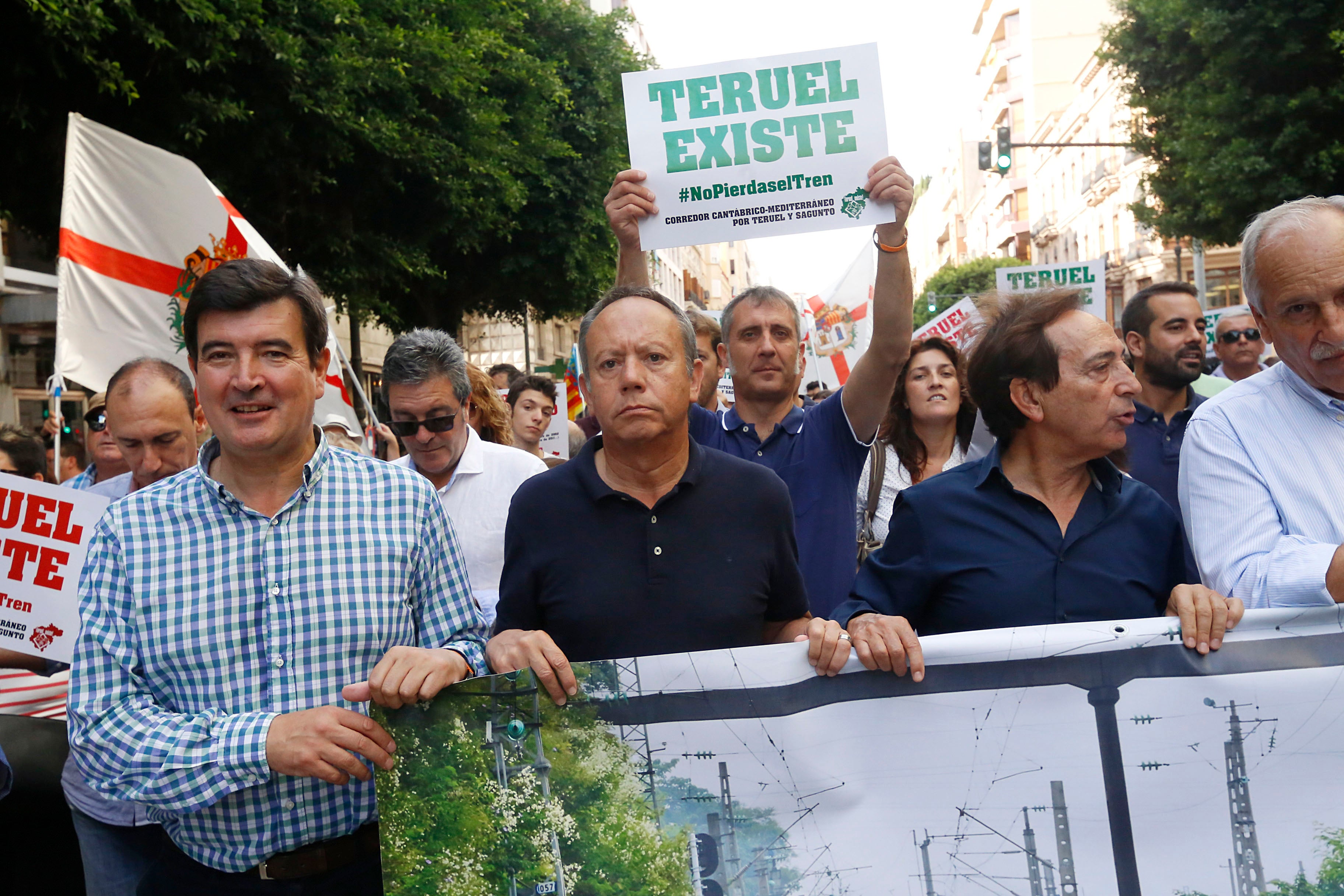 Fotos: Manifestación por el Corredor Cantábrico-Mediterráneo en Valencia