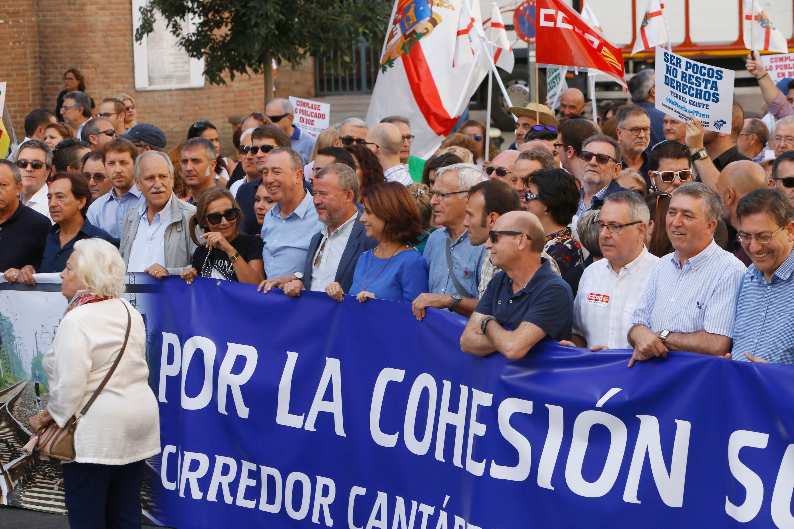 Fotos: Manifestación por el Corredor Cantábrico-Mediterráneo en Valencia