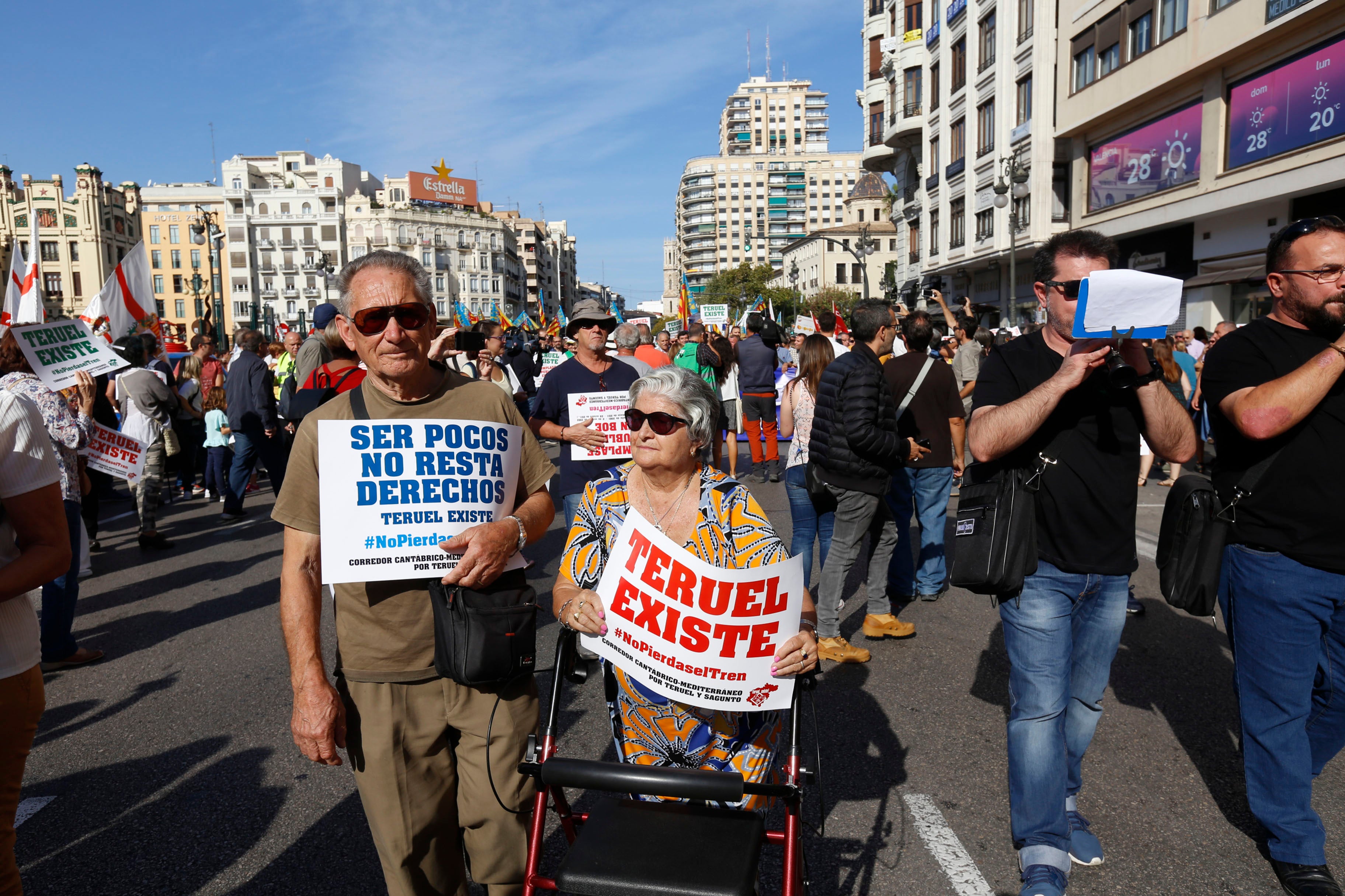 Fotos: Manifestación por el Corredor Cantábrico-Mediterráneo en Valencia