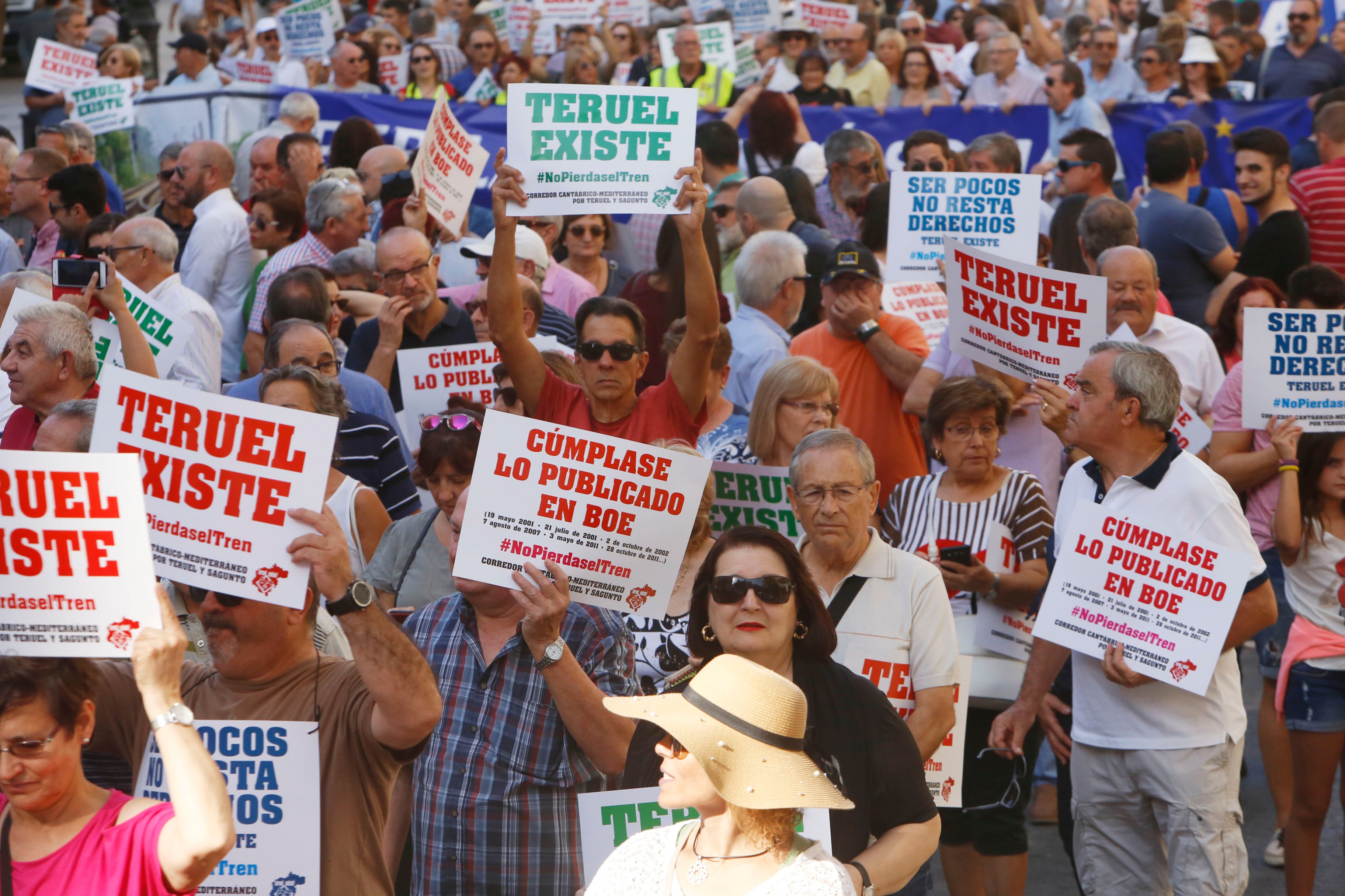 Fotos: Manifestación por el Corredor Cantábrico-Mediterráneo en Valencia