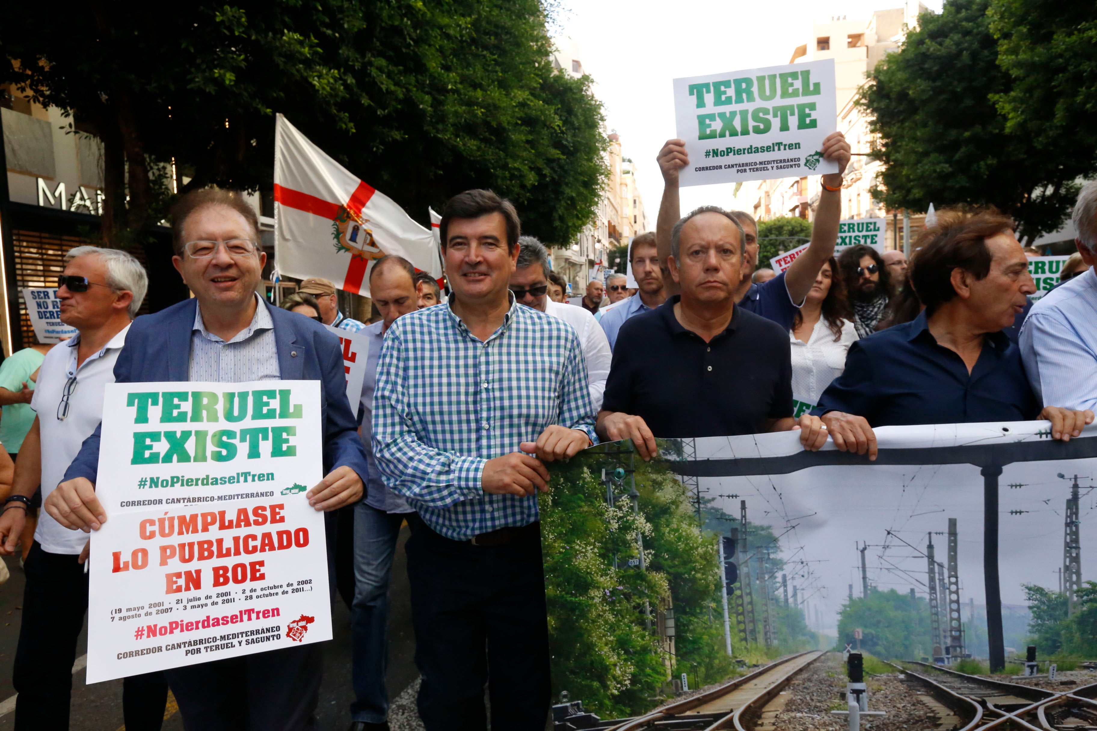 Fotos: Manifestación por el Corredor Cantábrico-Mediterráneo en Valencia