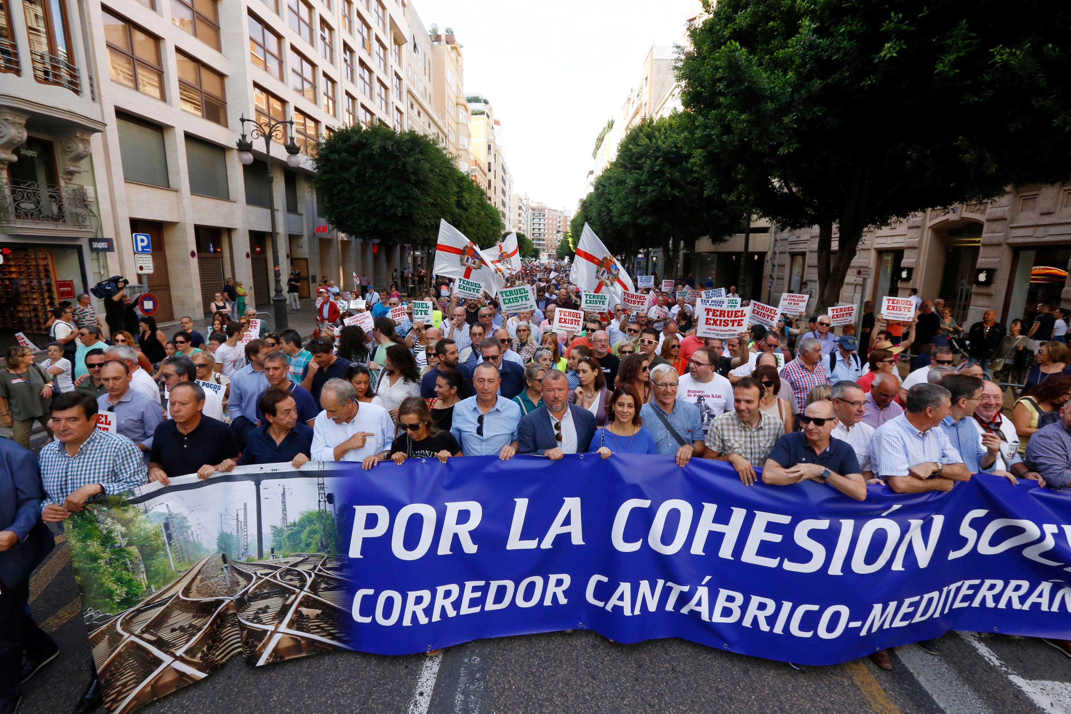 Fotos: Manifestación por el Corredor Cantábrico-Mediterráneo en Valencia