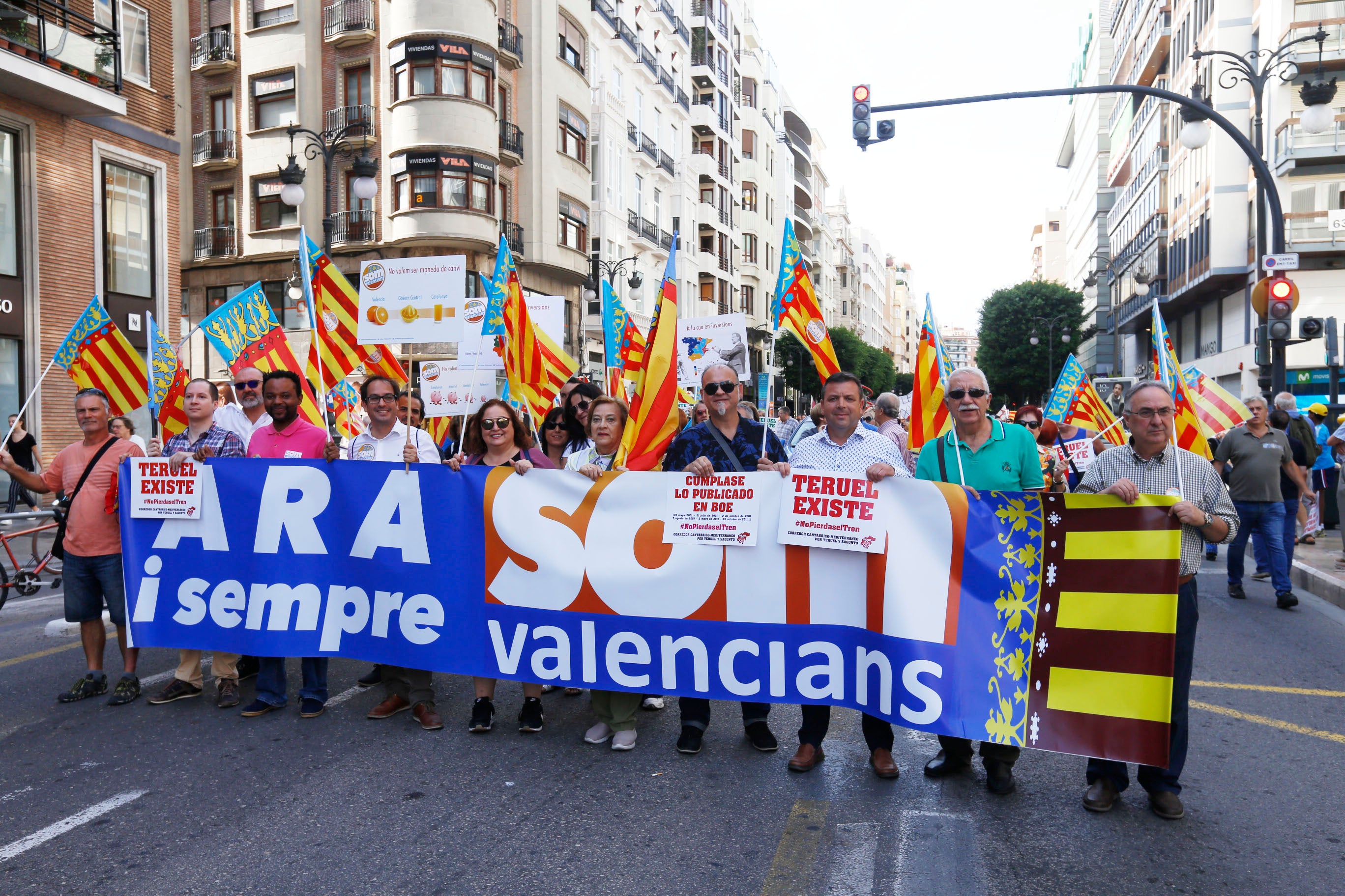 Fotos: Manifestación por el Corredor Cantábrico-Mediterráneo en Valencia