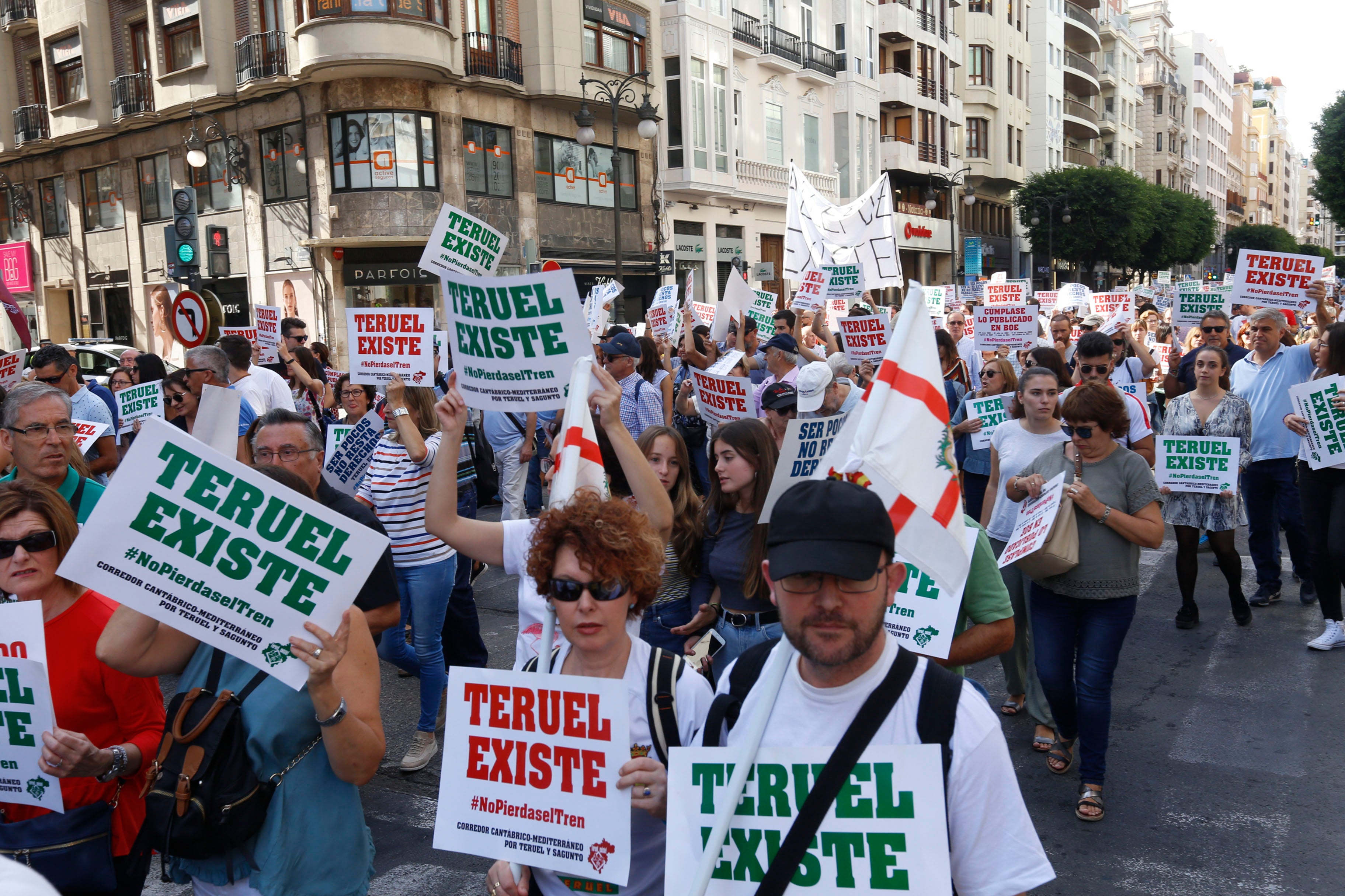 Fotos: Manifestación por el Corredor Cantábrico-Mediterráneo en Valencia