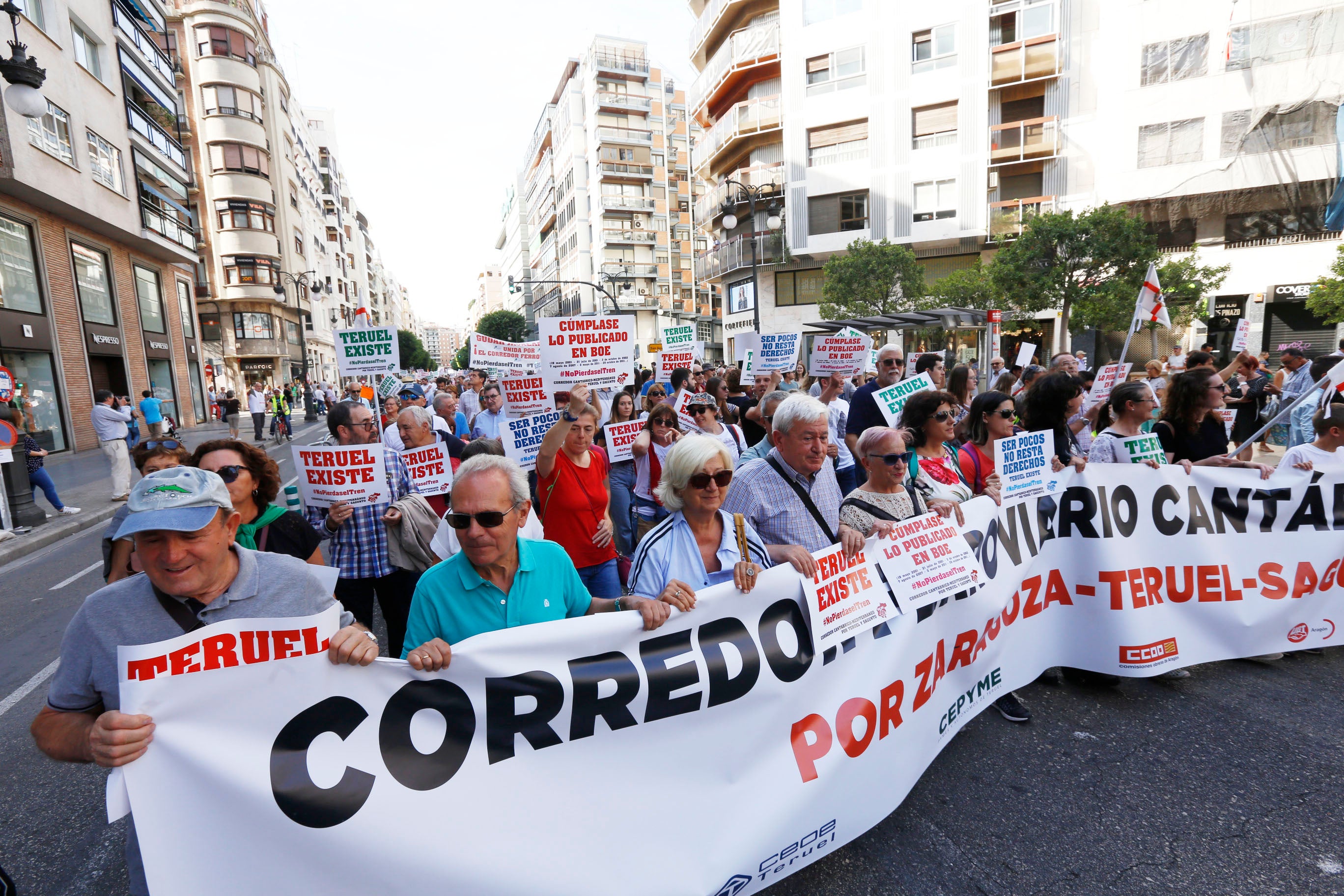 Fotos: Manifestación por el Corredor Cantábrico-Mediterráneo en Valencia