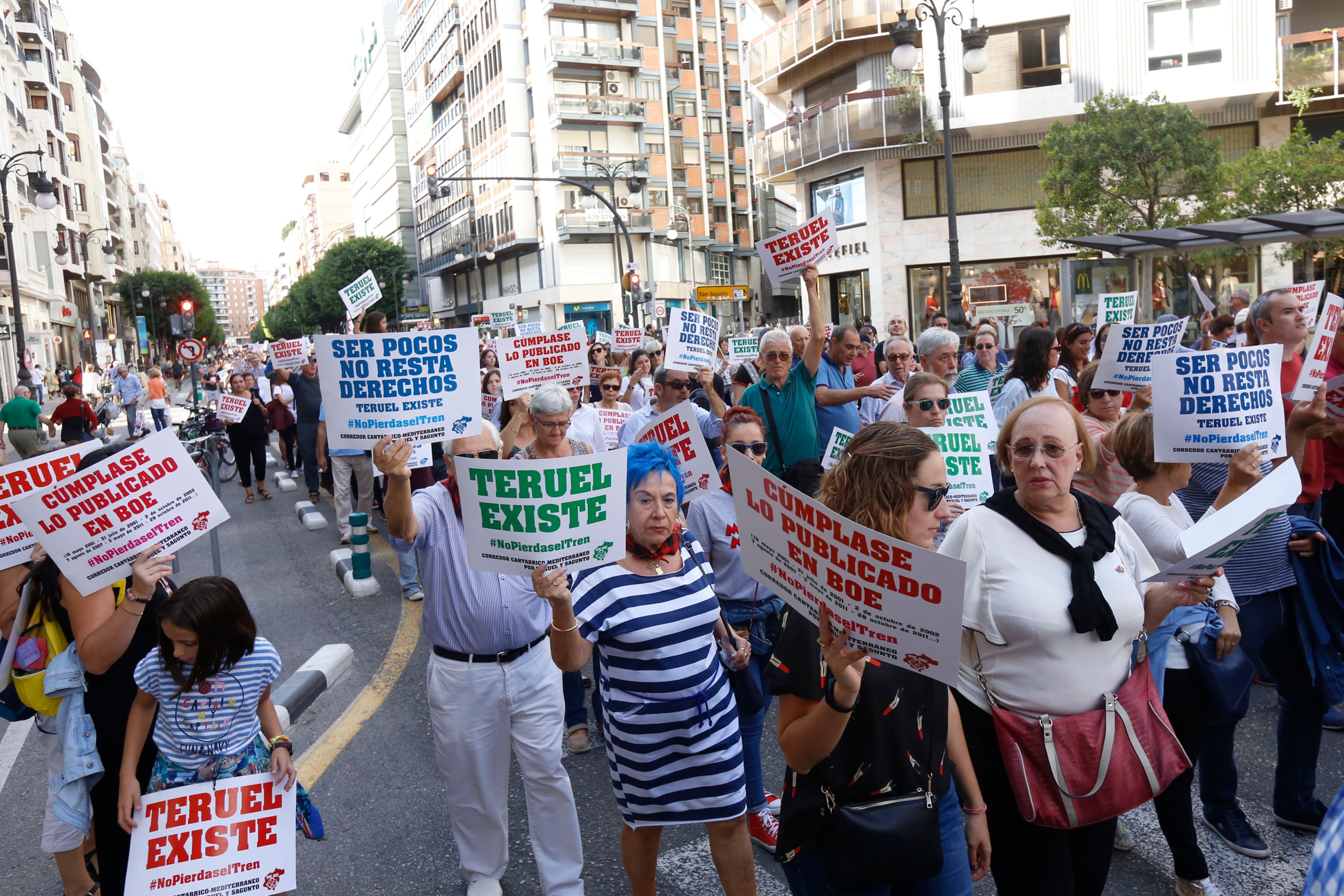 Fotos: Manifestación por el Corredor Cantábrico-Mediterráneo en Valencia