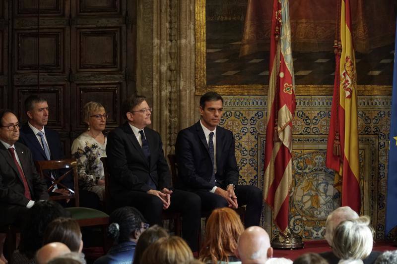 El presidente del Gobierno, Pedro Sánchez, ha puesto a la Comunitat Valenciana como ejemplo de «la mejor España», «la que se construye desde el diálogo y desde la suma de voluntades, la que prima la convivencia sobre el agravio territorial». Sánchez ha participado en el acto institucional de entrega de distinciones de la Generalitat Valenciana por el 9 d'Octubre.