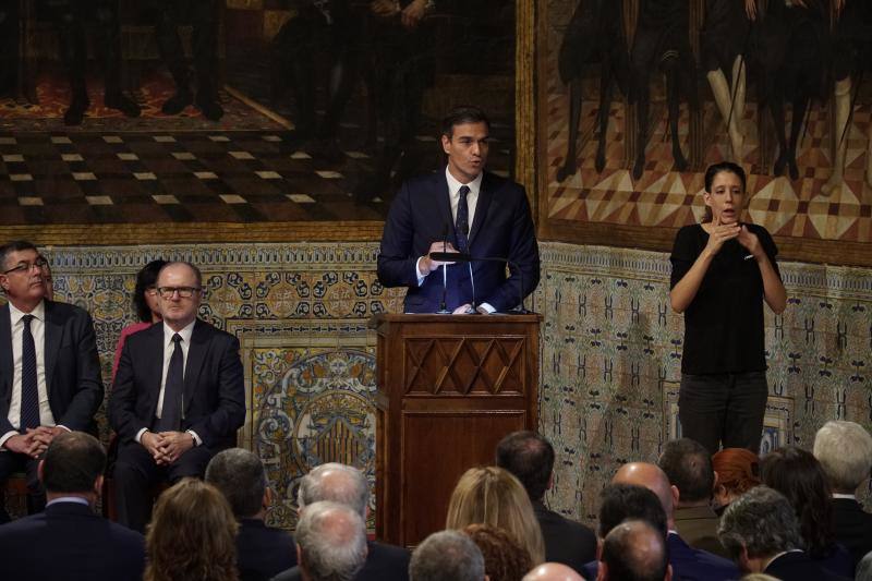 El presidente del Gobierno, Pedro Sánchez, ha puesto a la Comunitat Valenciana como ejemplo de «la mejor España», «la que se construye desde el diálogo y desde la suma de voluntades, la que prima la convivencia sobre el agravio territorial». Sánchez ha participado en el acto institucional de entrega de distinciones de la Generalitat Valenciana por el 9 d'Octubre.