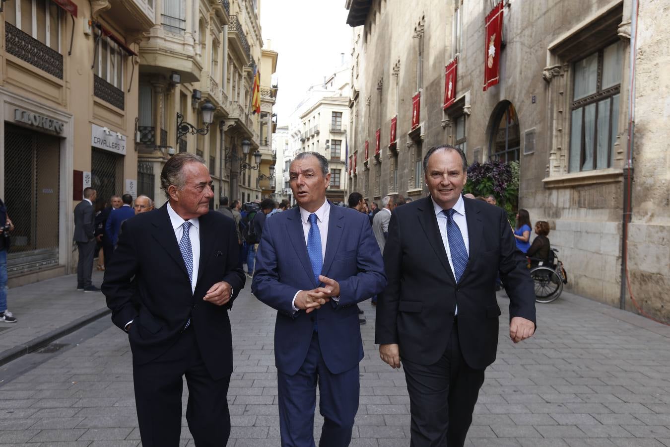 El presidente del Gobierno, Pedro Sánchez, ha puesto a la Comunitat Valenciana como ejemplo de «la mejor España», «la que se construye desde el diálogo y desde la suma de voluntades, la que prima la convivencia sobre el agravio territorial». Sánchez ha participado en el acto institucional de entrega de distinciones de la Generalitat Valenciana por el 9 d'Octubre.