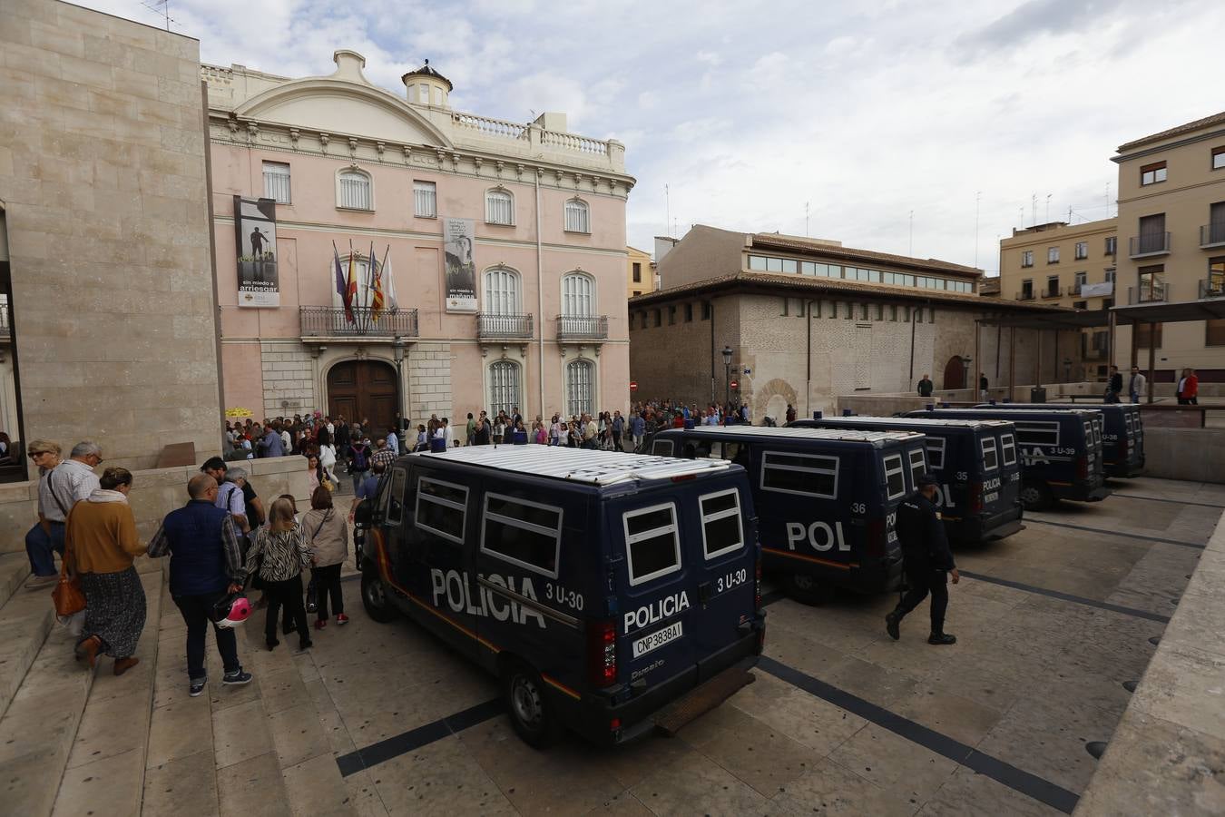 El presidente del Gobierno, Pedro Sánchez, ha puesto a la Comunitat Valenciana como ejemplo de «la mejor España», «la que se construye desde el diálogo y desde la suma de voluntades, la que prima la convivencia sobre el agravio territorial». Sánchez ha participado en el acto institucional de entrega de distinciones de la Generalitat Valenciana por el 9 d'Octubre.