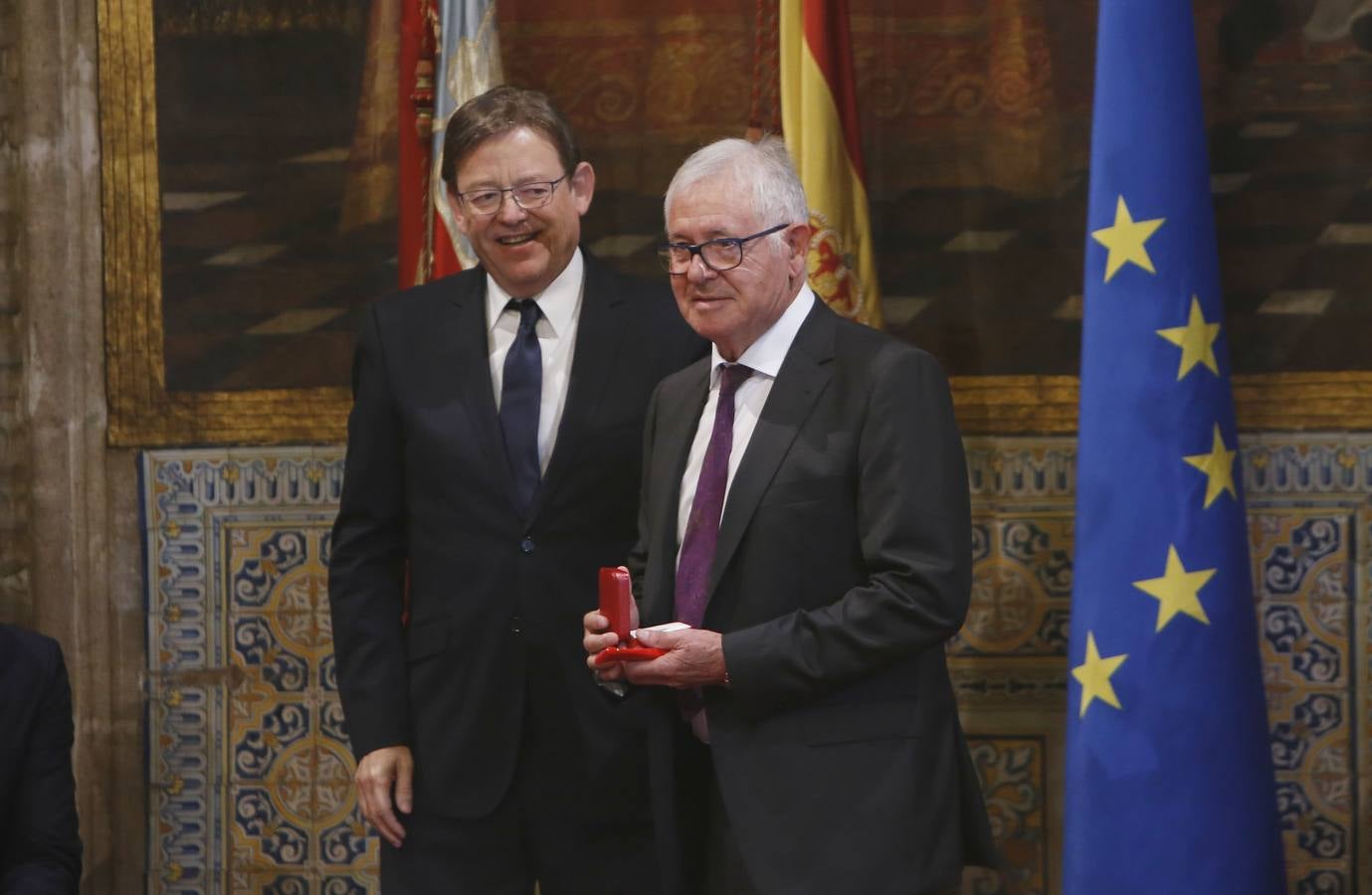 El presidente del Gobierno, Pedro Sánchez, ha puesto a la Comunitat Valenciana como ejemplo de «la mejor España», «la que se construye desde el diálogo y desde la suma de voluntades, la que prima la convivencia sobre el agravio territorial». Sánchez ha participado en el acto institucional de entrega de distinciones de la Generalitat Valenciana por el 9 d'Octubre.