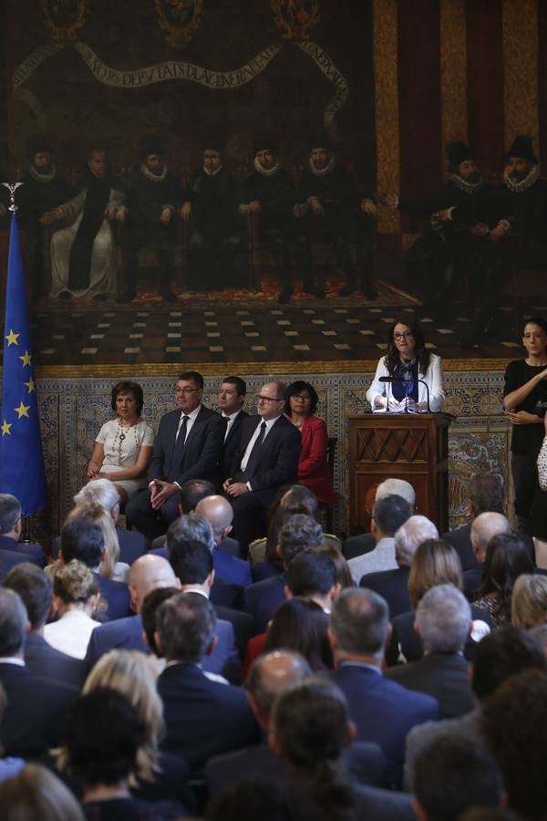 El presidente del Gobierno, Pedro Sánchez, ha puesto a la Comunitat Valenciana como ejemplo de «la mejor España», «la que se construye desde el diálogo y desde la suma de voluntades, la que prima la convivencia sobre el agravio territorial». Sánchez ha participado en el acto institucional de entrega de distinciones de la Generalitat Valenciana por el 9 d'Octubre.